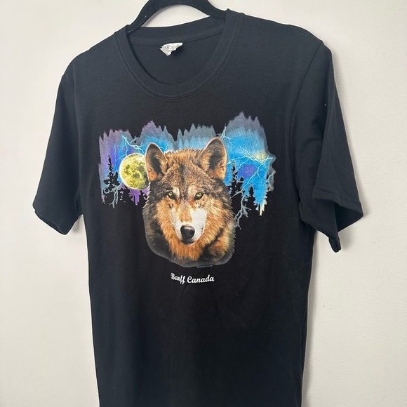 Banff Canada Tourism Tee Shirt Western Short Sleeve Tee with Wolf Design - Picture 4 of 10